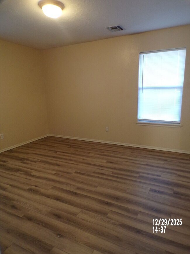 Building Photo - Fantastic eastside home