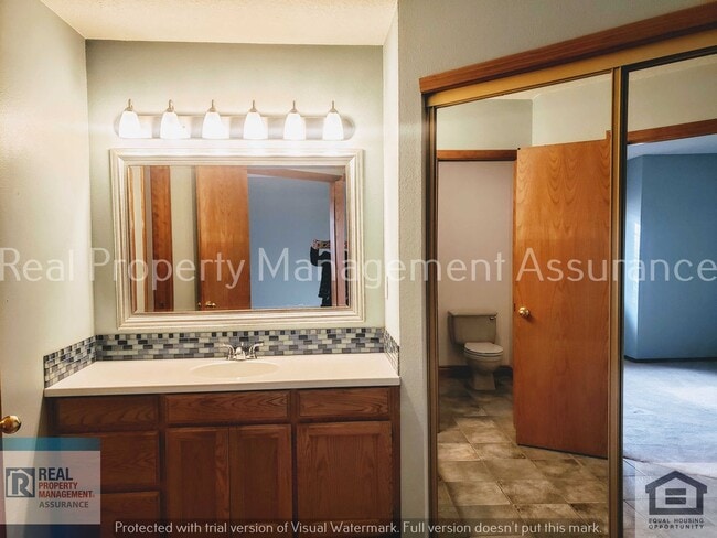 Building Photo - 2067 Sunray Cir