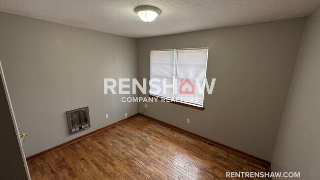 Building Photo - 92-E Navy Dr