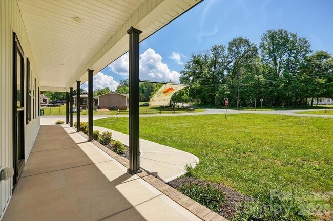 Building Photo - 301 Tomberlin Rd