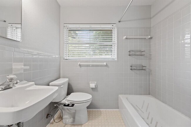 Building Photo - 103 W Croslin St