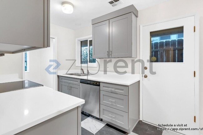 Building Photo - 242 NE 61st Ave