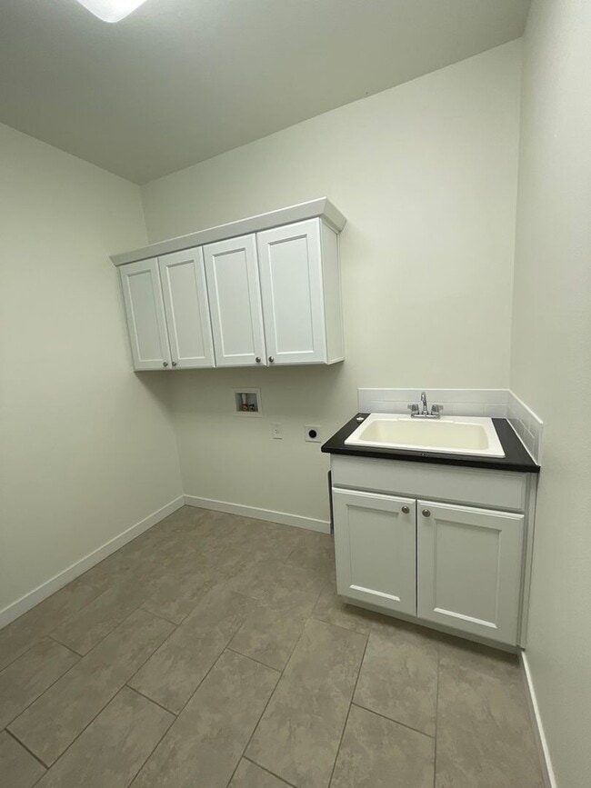 Building Photo - Beautiful Single-Level 3-Bedroom, 2-Bath Home in Sisters, Oregon