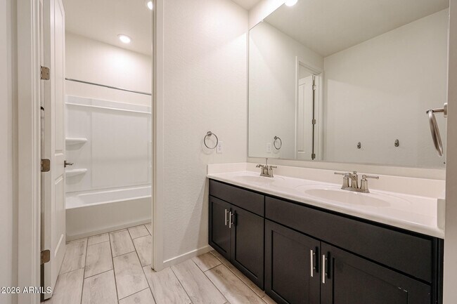 Building Photo - 14090 W Old Oak Ln