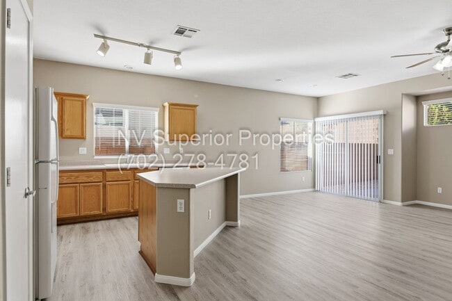 Building Photo - NW!! Single Story!! New Luxury Vinal Plank flooring!! New Carpet Bedrooms 2 & 3!!! New Interter P...