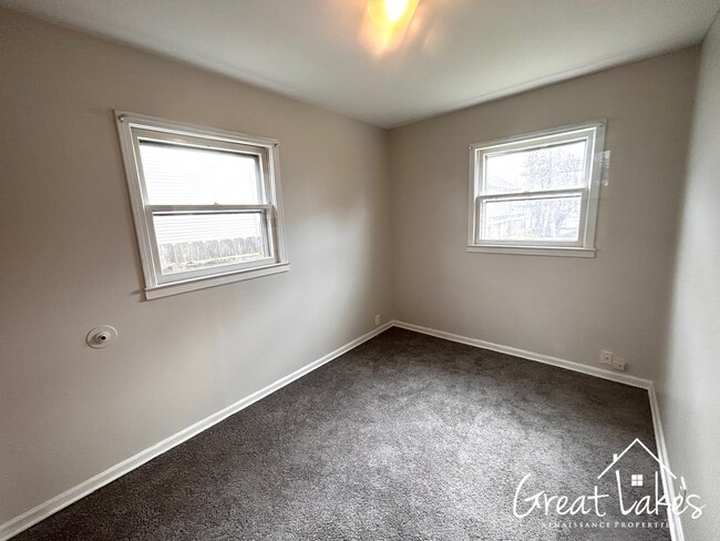 Building Photo - $200 OFF FIRST MONTH'S RENT - Beautiful 2 ...