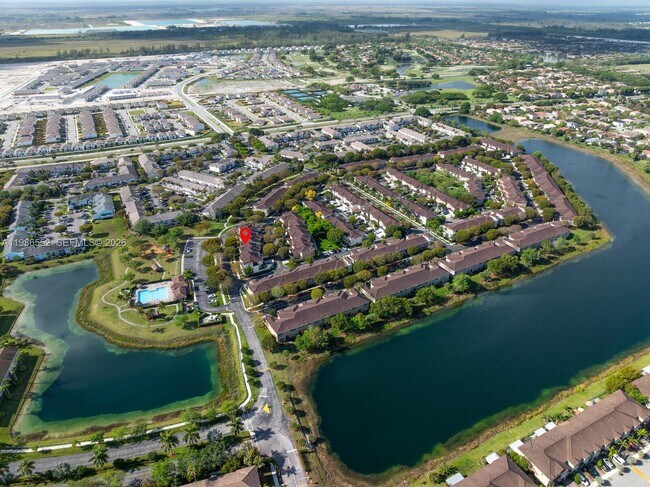 Building Photo - 1947 SE 24th Terrace