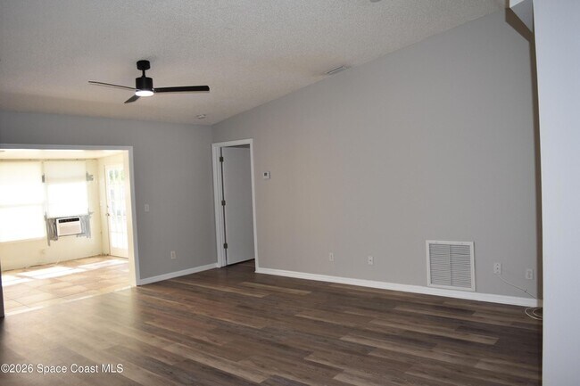 Building Photo - 640 Murset Ave SE