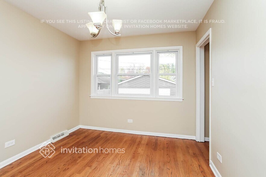 Building Photo - 9542 S Sacramento Ave