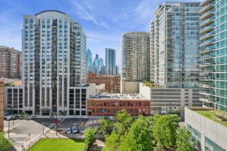 Building Photo - 451 W Huron St