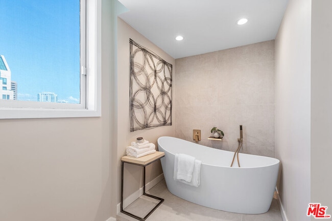 Building Photo - 10550 Wilshire Blvd