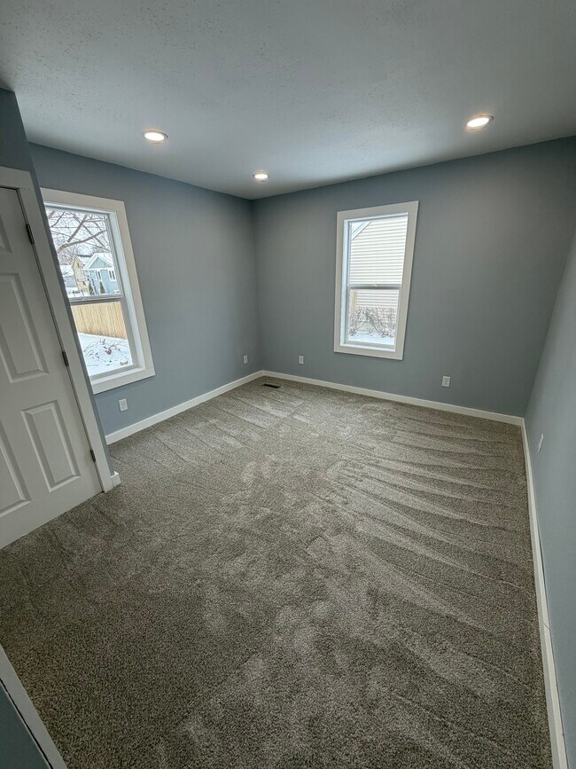 Building Photo - Columbus St