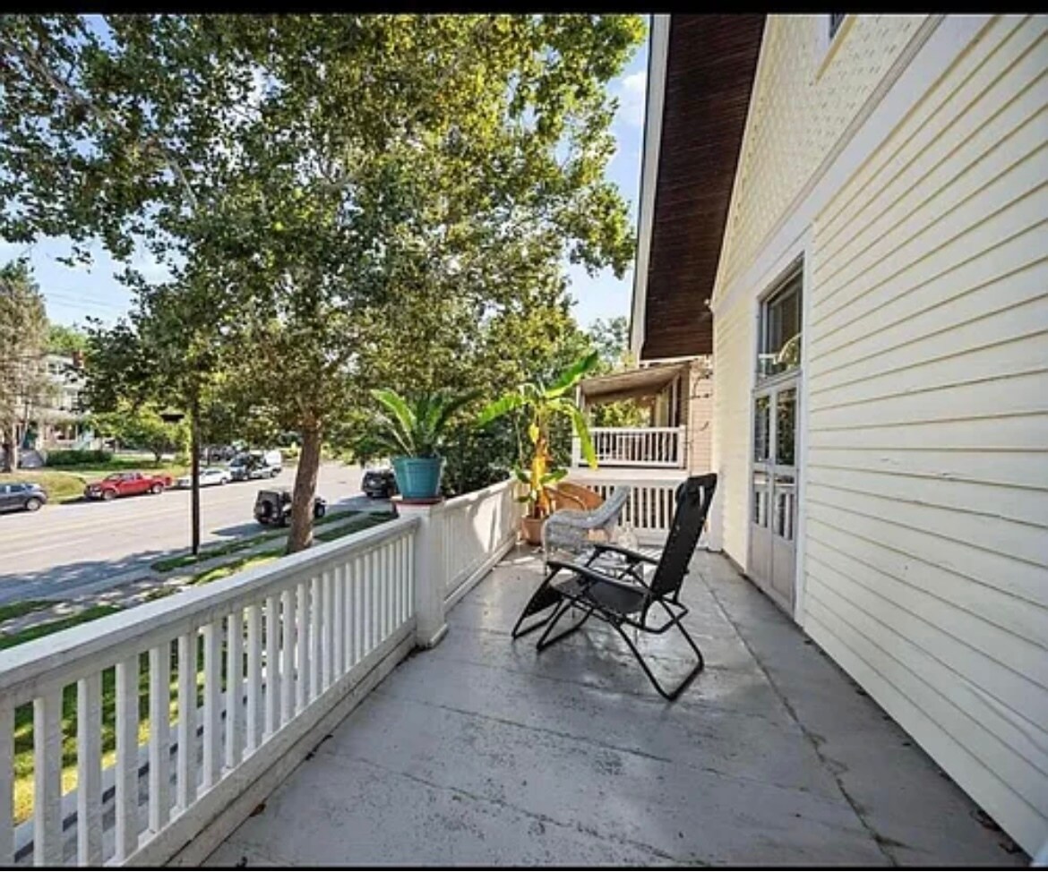 Balcony / 2nd story porch - 2885 Erie Ave