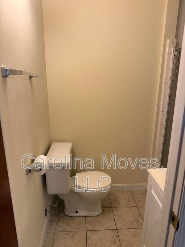 Building Photo - 107 Bismark Dr