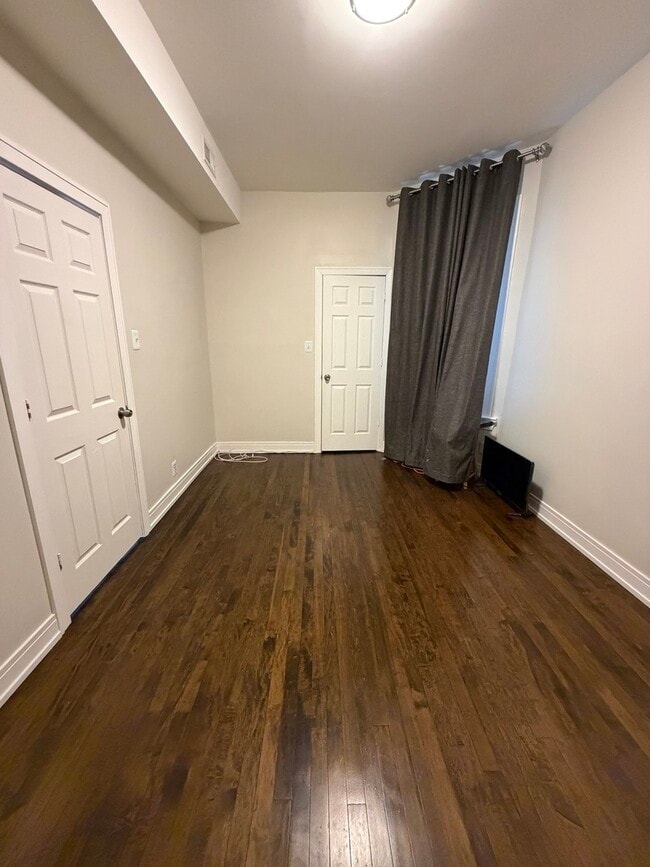 Building Photo - 3301 W Evergreen Ave