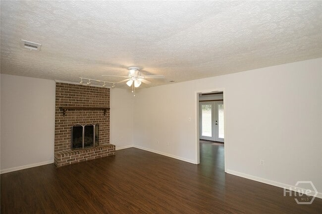 Building Photo - 147 VFW Dr