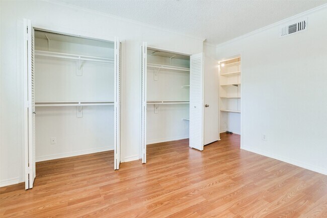 Building Photo - 2229 Mimosa Dr