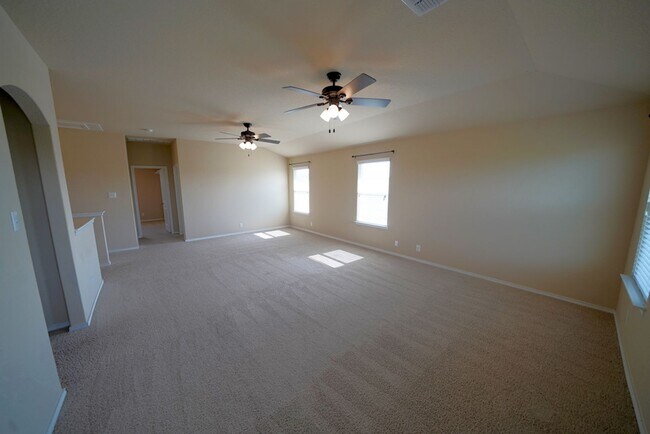 Building Photo - Gorgeous Selma Living with a Inground Pool! Realtor Commission: $625