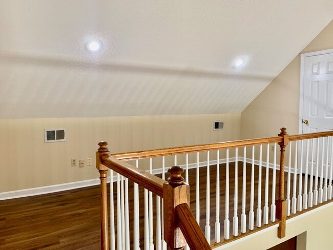 Building Photo - 1414 Golf Course Dr