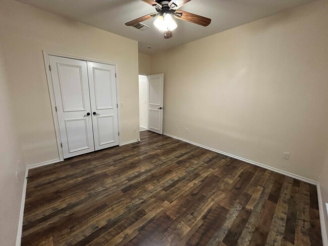 Building Photo - Elegant Living in the Heart of OKC – Impec...