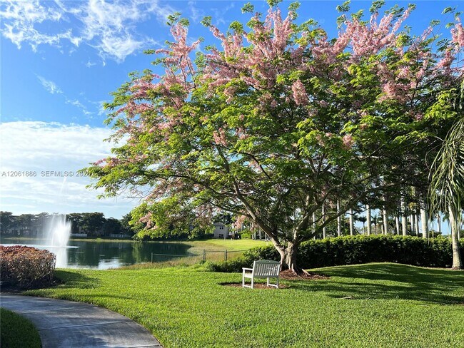 Building Photo - 748 SE 32nd Ave