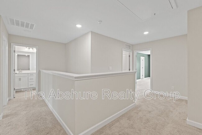 Building Photo - 35 Village Edge Dr
