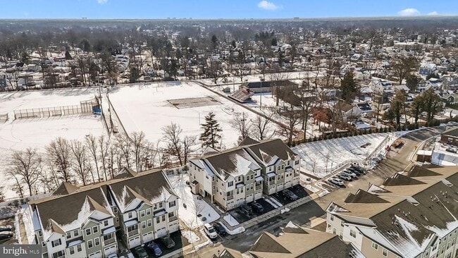 Building Photo - 228 Park Ln