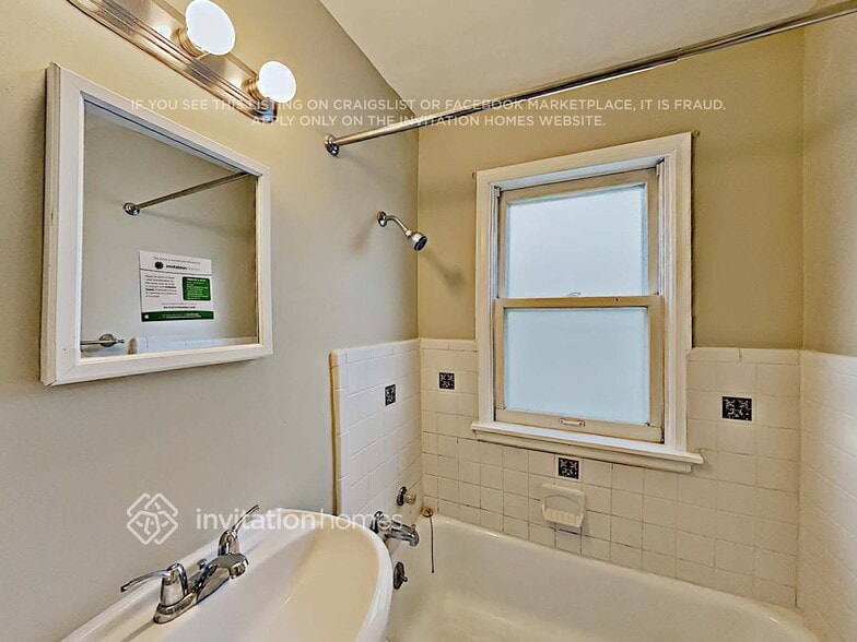 Building Photo - 5628 33rd Ave S