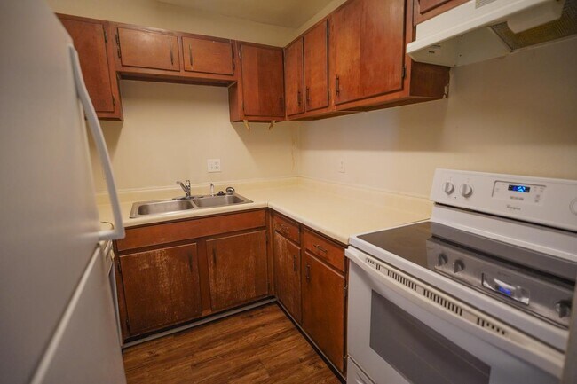 Building Photo - 2325 W Pensacola St
