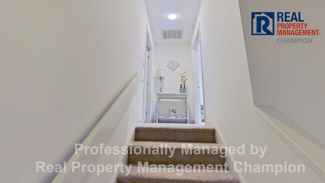Building Photo - Adorable 2 BD Townhome with Private Patio