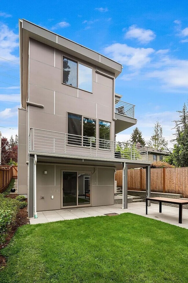 Building Photo - Maple Leaf - Northgate Home