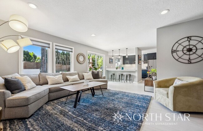 Building Photo - Beautifully Updated Contemporary Home in t...