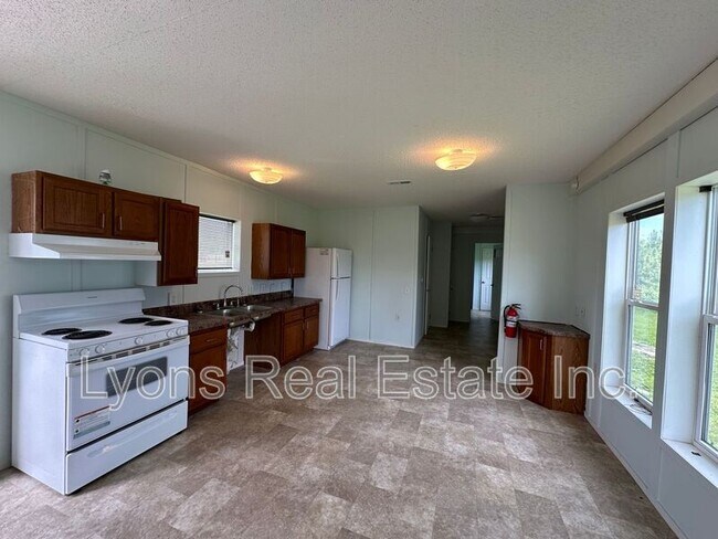 Building Photo - 8086 Heck Dr