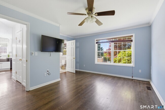 Building Photo - 305 Sylvan St