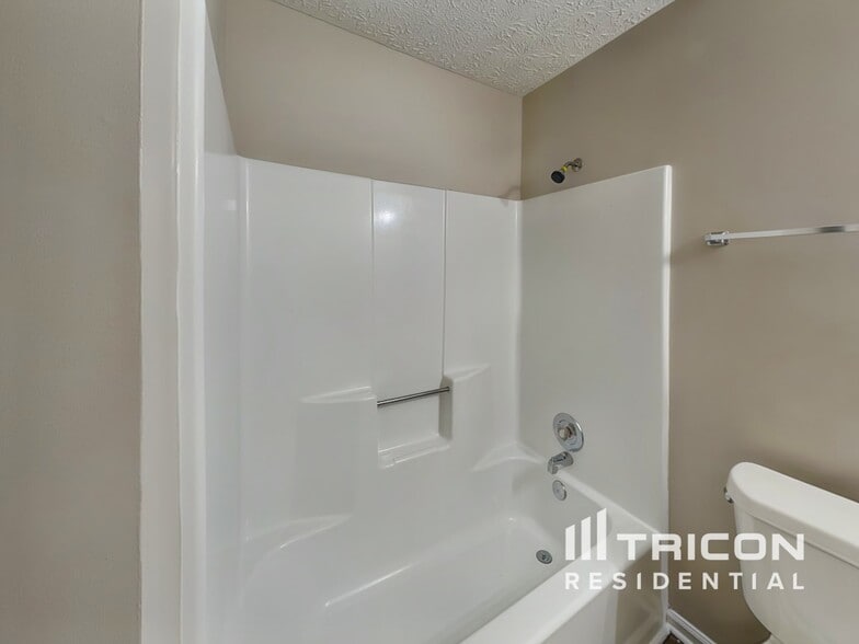 Building Photo - 38 Ann Cir