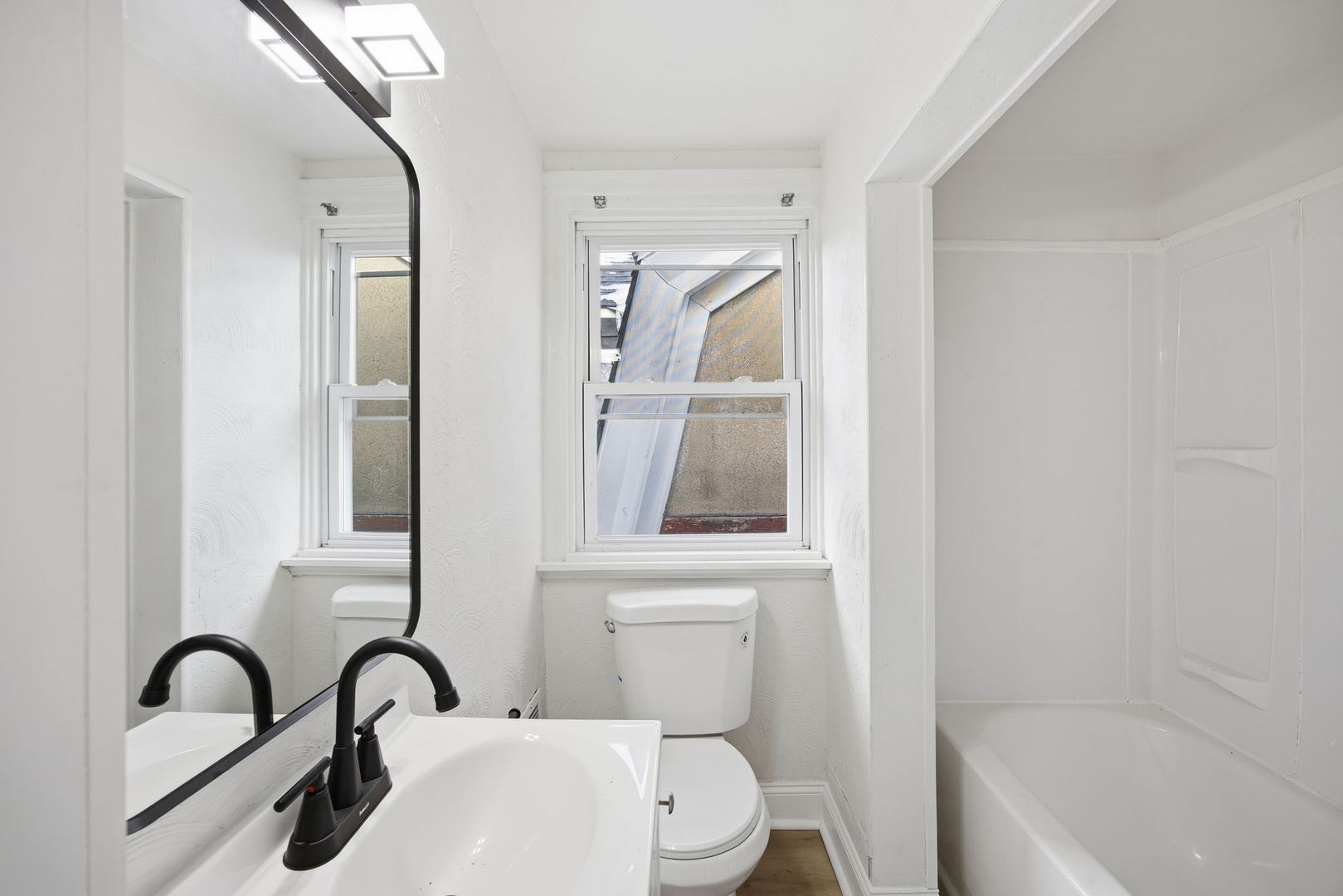 Building Photo - 141 Oneida St