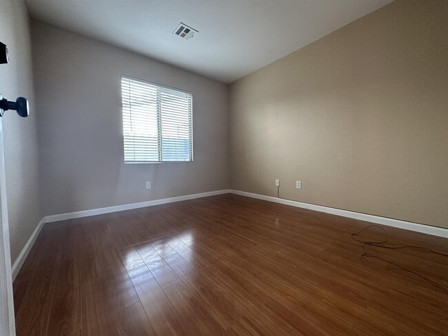 Building Photo - 5537 Spruce Hill Ct