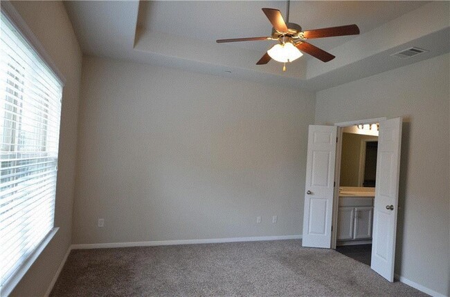 Building Photo - 2304 S Lakeline Blvd