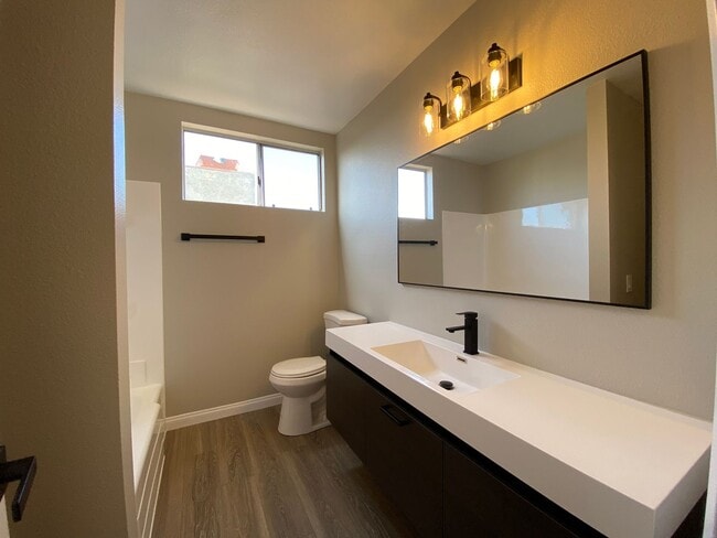 Building Photo - Remodeled 3 Bedroom Home in Oceanside!