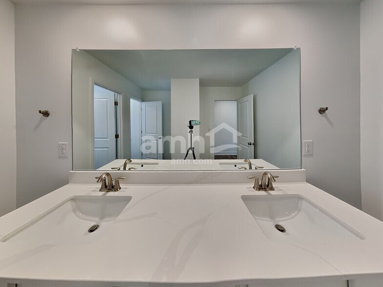 Building Photo - 1469 Aquamarine Dr