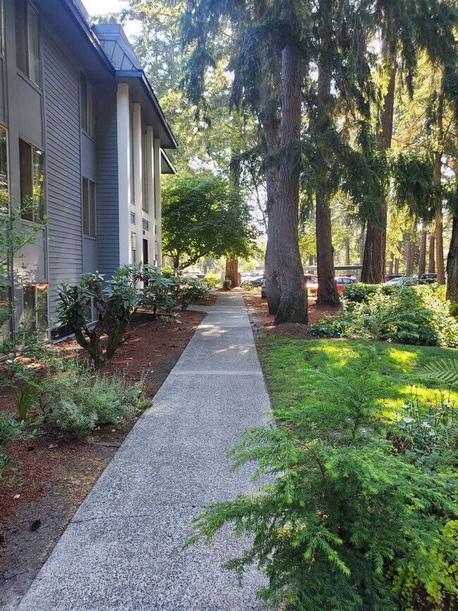 Building Photo - LEASE with OPTION to purchase this 2bd, 2 ba Condo in Oakbrook, Amenities!