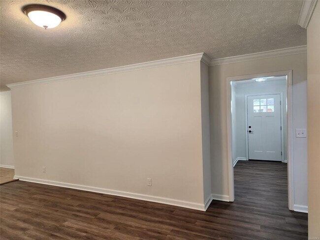 Building Photo - 628 Shadow Ln