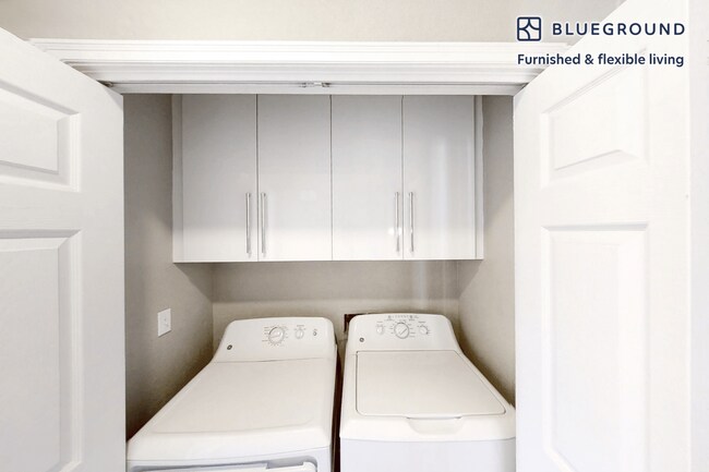 Building Photo - 1257 Lakeside Dr