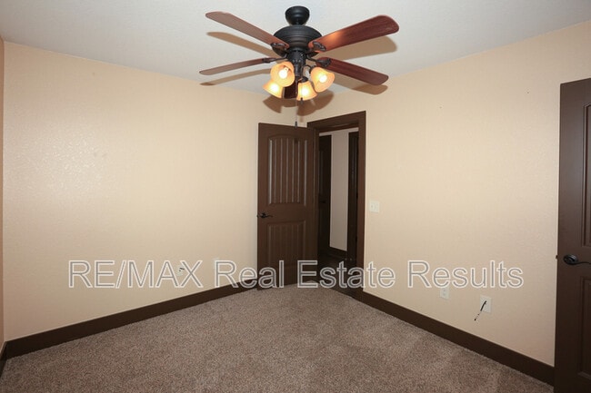 Building Photo - 1000 Peak St