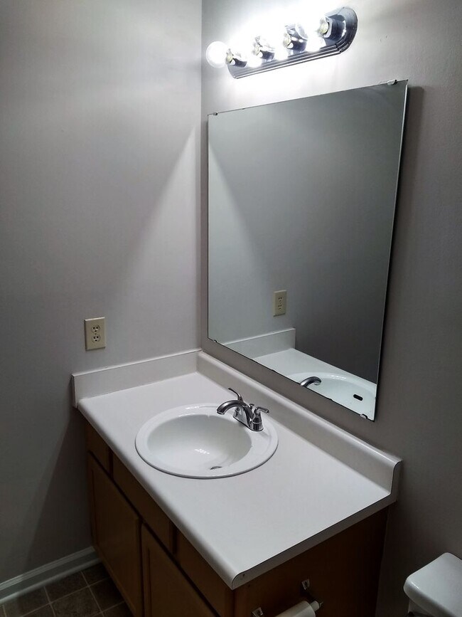 Building Photo - UPDATED & SPACIOUS 3 Bedroom 2 Bathroom home close to SHOPPING & FT BRAGG!!