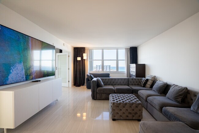 Building Photo - 2101 S Ocean Dr