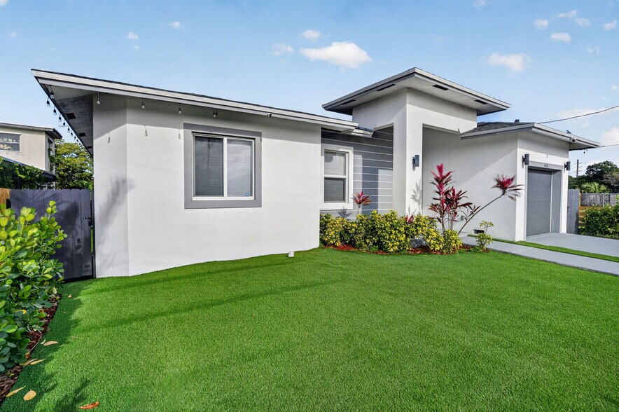 Building Photo - 655 NW 24th Ave