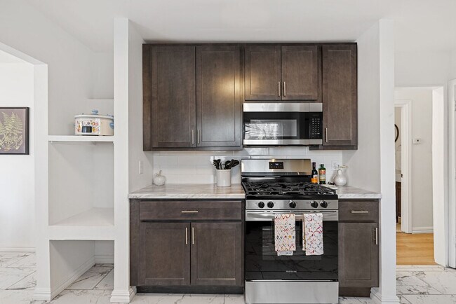 Building Photo - 3720 Greengrass Dr