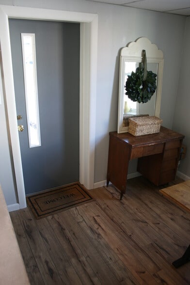 Building Photo - 22 N Railroad St