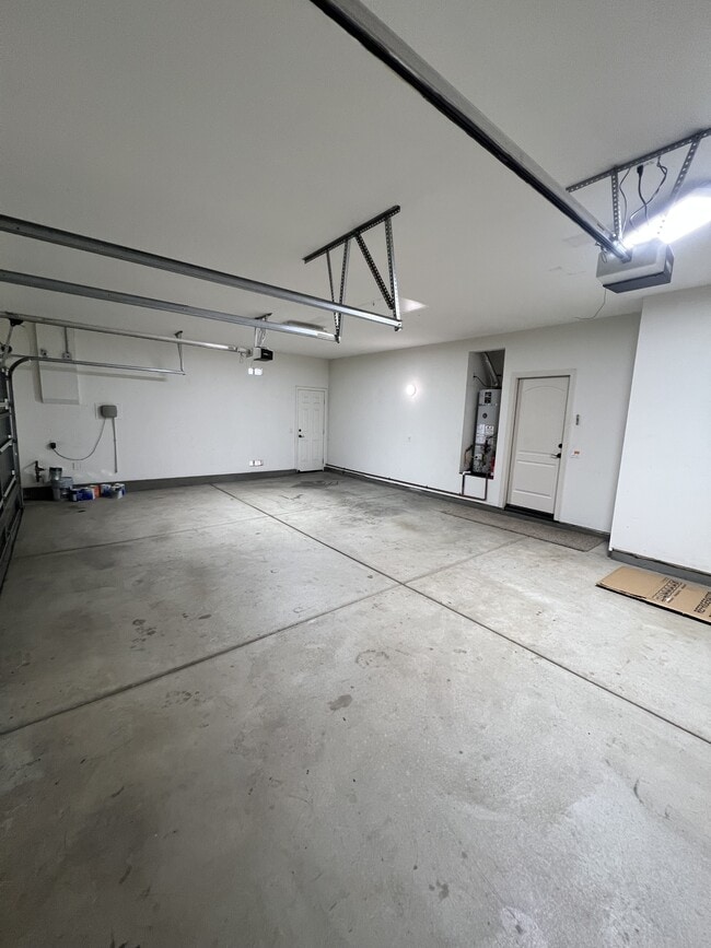Building Photo - 1612 Camino Largo St